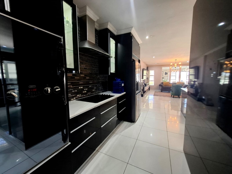 5 Bedroom Property for Sale in Gonubie Eastern Cape